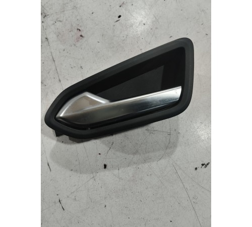 Ручка двери (задняя левая внутренняя)