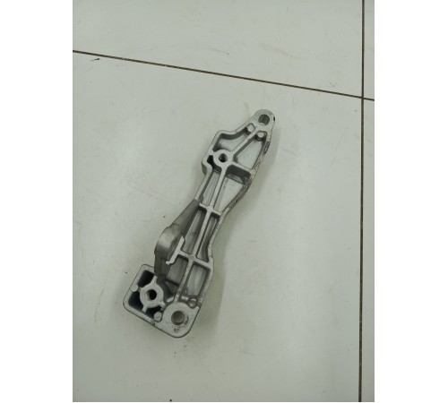 Кронштейн опоры двигателя