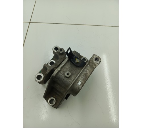 Опора двигателя правая