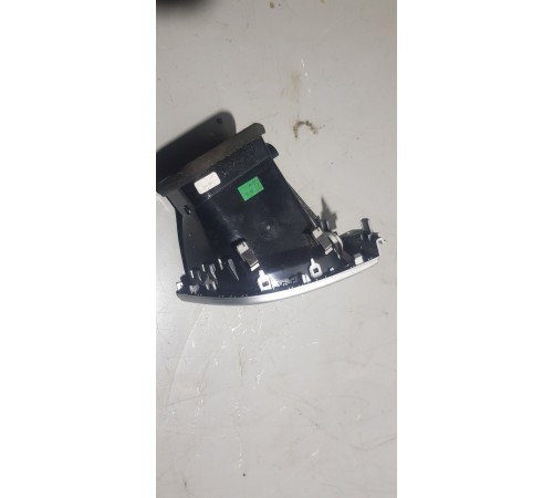 Дефлектор воздушный центральный левый