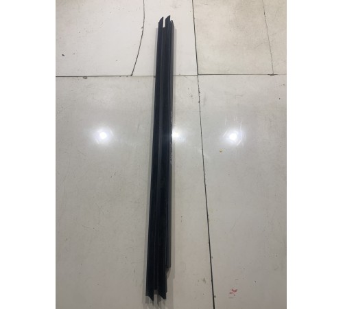 Уплотнитель стекла (задний правый внутренний)