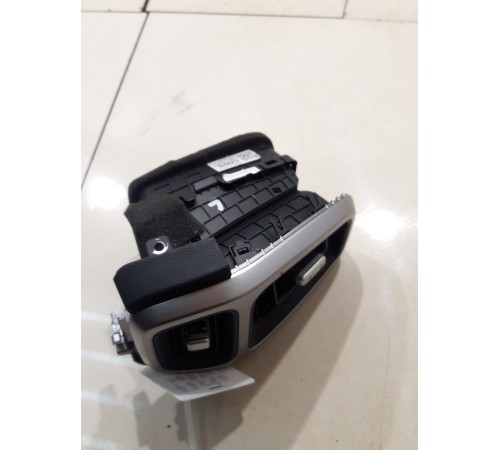 Дефлектор воздушный передний левый