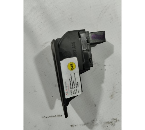 Кнопка открывания багажника передняя левая