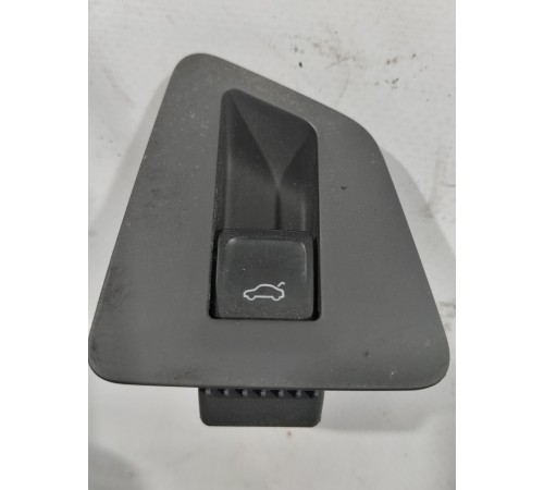 Кнопка открывания багажника передняя левая