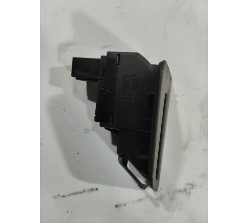 Кнопка открывания багажника передняя левая