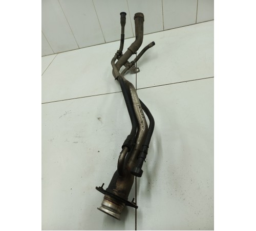 Горловина топливного бака