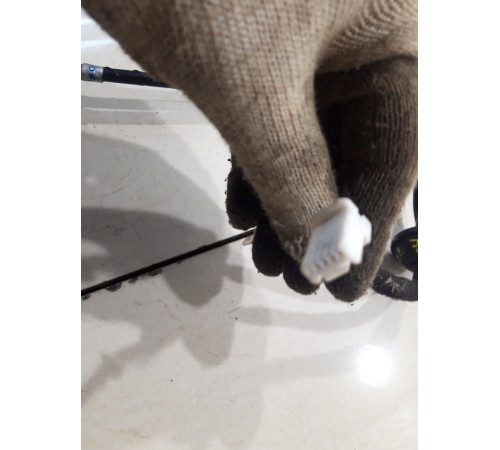 электропроводка ручки двери(передняя левая внешняя)