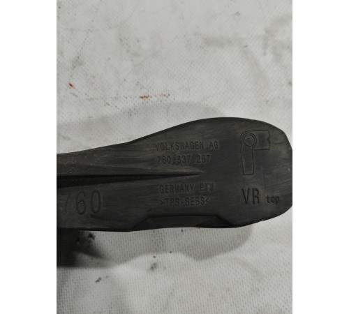 Ограничитель двери(передний правый)