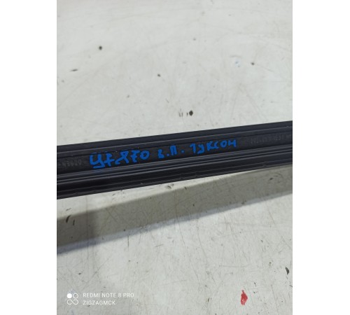 Уплотнитель стекла (задний правый внутренний)