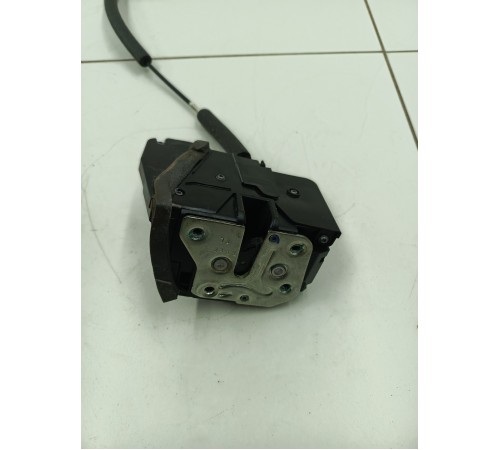 Замок двери передний левый