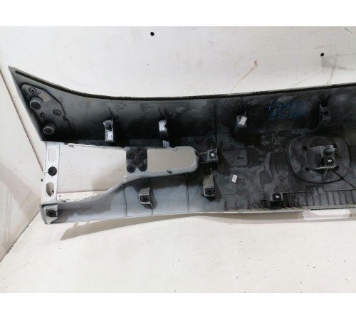 Декоративная накладка крышки багажника