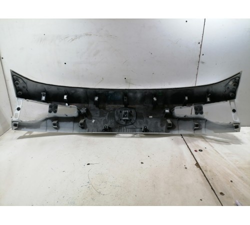 Декоративная накладка крышки багажника