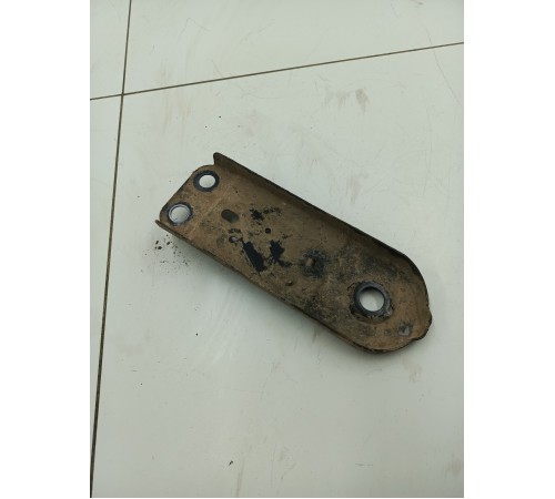 Кронштейн подрамника левый