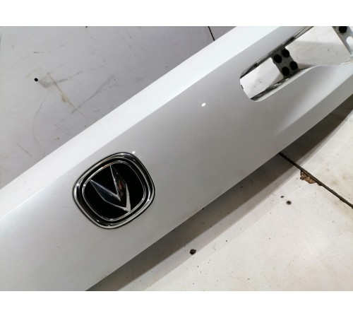 Декоративная накладка крышки багажника