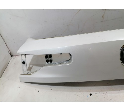 Декоративная накладка крышки багажника