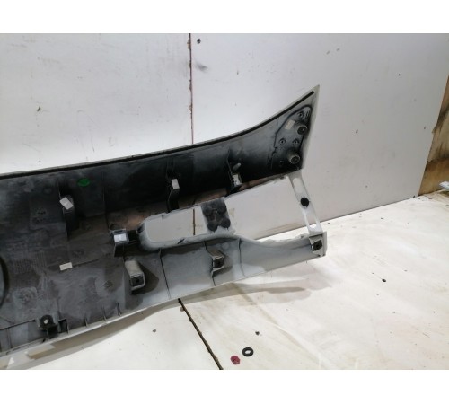 Декоративная накладка крышки багажника