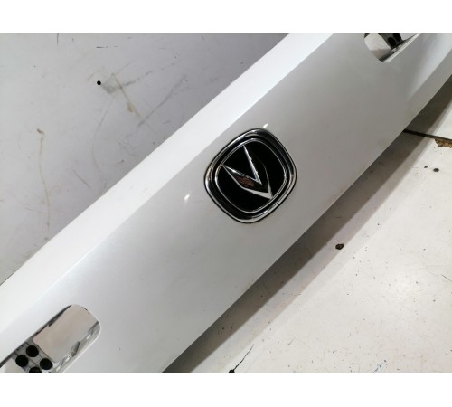 Декоративная накладка крышки багажника