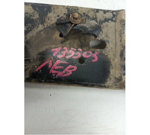 Кронштейн подрамника левый