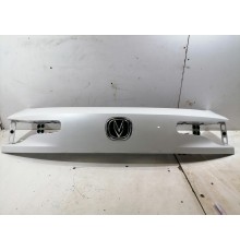 Декоративная накладка крышки багажника