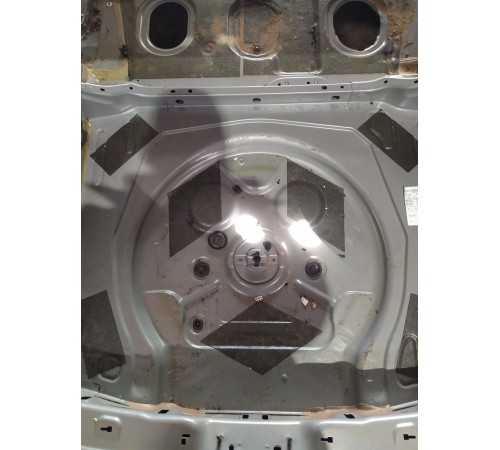 Ниша багажника(запасного колеса)