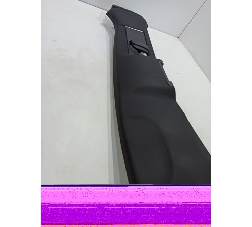 Обшивка центральной стойки(верхняя правая)