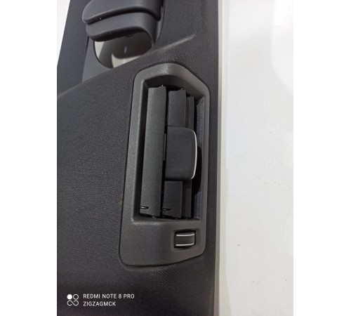 Обшивка центральной стойки(верхняя правая)