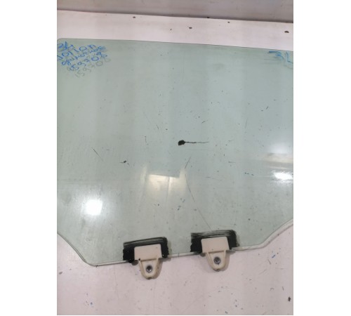 Стекло двери заднее левое