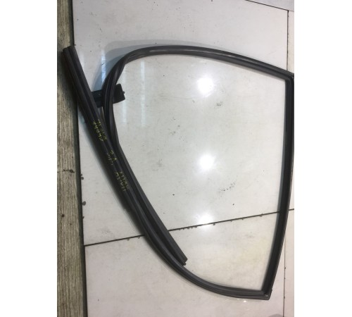 Уплотнитель стекла (задний, левый)