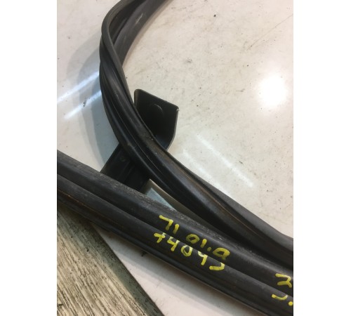 Уплотнитель стекла (задний, левый)