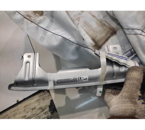 Боковая подушка безопасности (шторка) (левая)