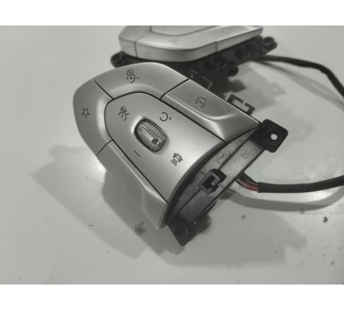 Кнопки руля многофункциональные