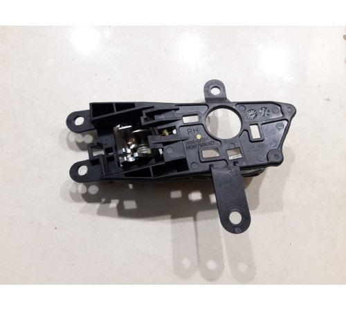 Ручка двери (передняя правая внутренняя)