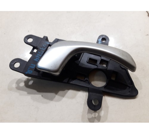 Ручка двери (передняя правая внутренняя)