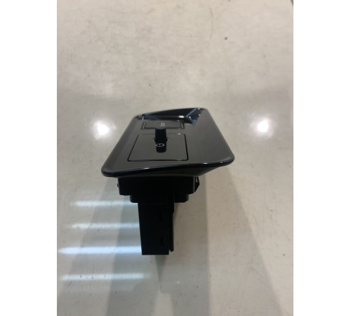 Кнопка открывания багажника