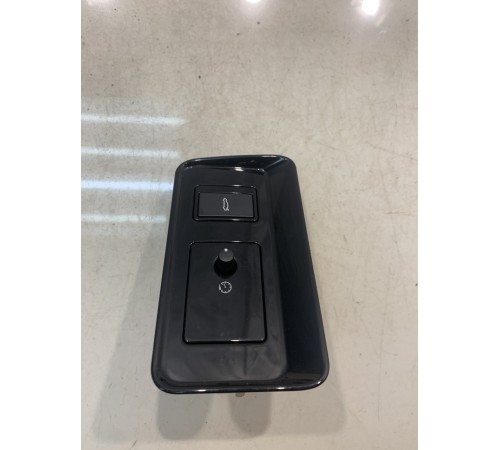 Кнопка открывания багажника