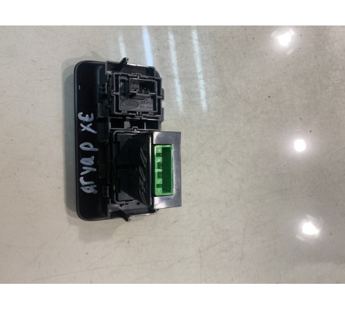 Кнопка открывания багажника