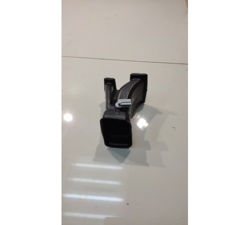 Воздуховод отопителя (правый)