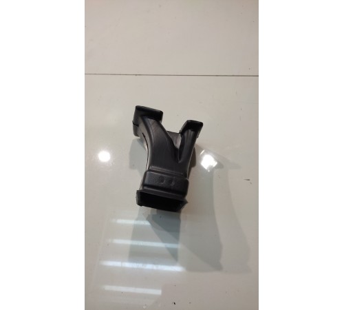 Воздуховод отопителя (правый)