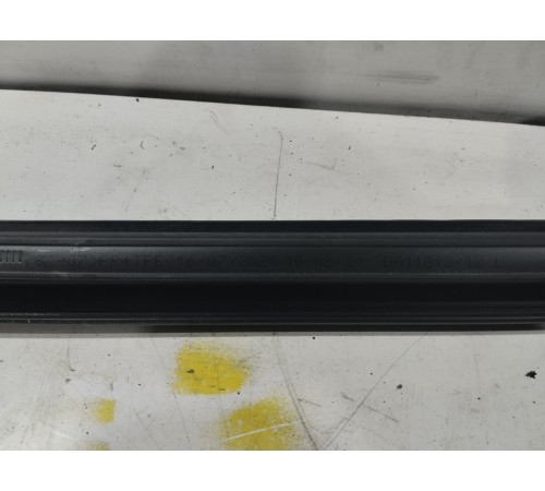 Уплотнитель стекла (передний правый внутренний)