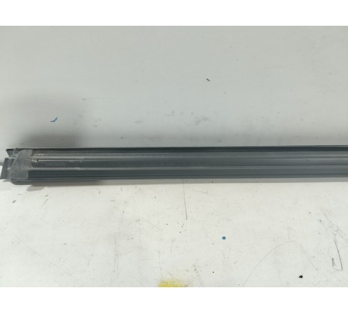 Уплотнитель стекла (передний правый внутренний)