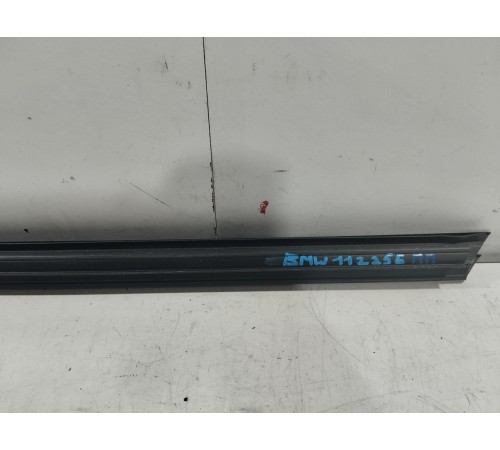 Уплотнитель стекла (передний правый внутренний)