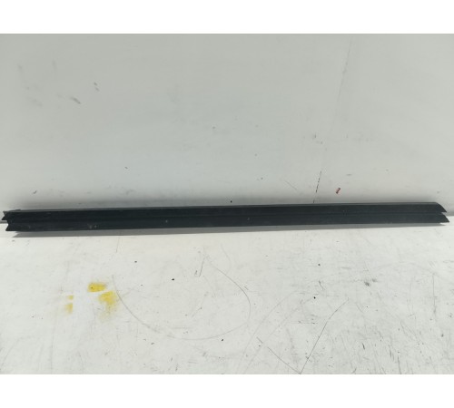 Уплотнитель стекла (передний правый внутренний)