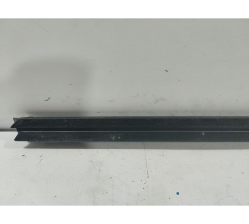 Уплотнитель стекла (передний правый внутренний)