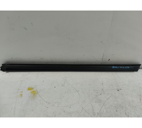 Уплотнитель стекла (передний правый внутренний)