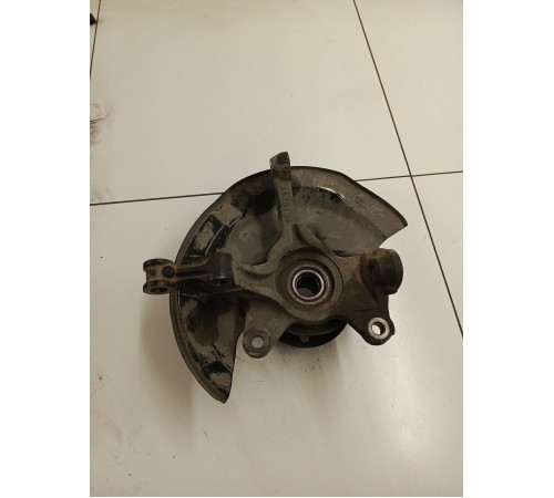 Кулак поворотный передний правый