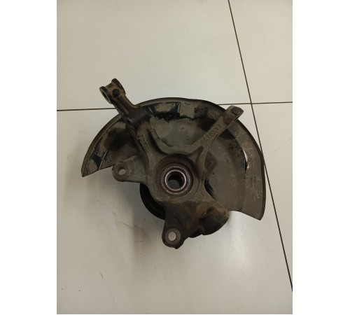 Кулак поворотный передний правый