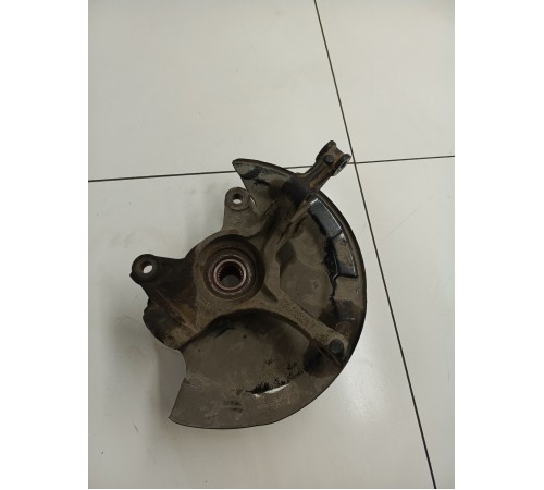 Кулак поворотный передний правый