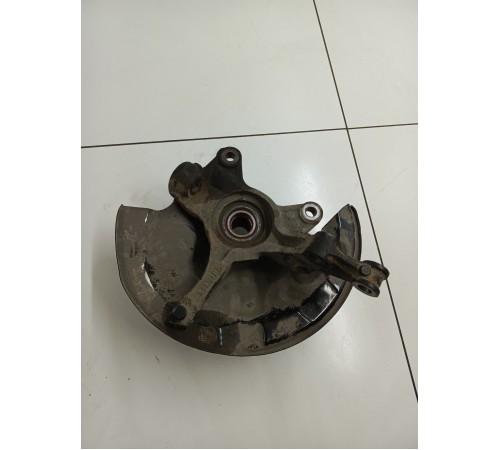 Кулак поворотный передний правый