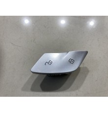 Кнопка центрального замка (передняя правая)