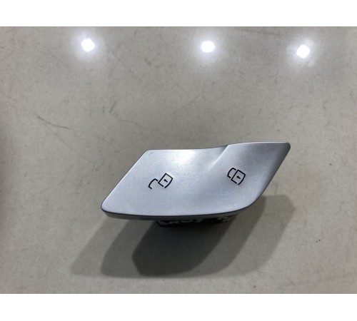 Кнопка центрального замка (передняя правая)